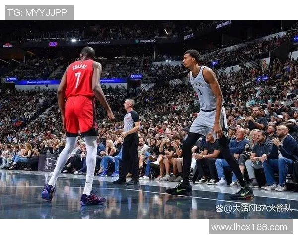 马刺与火箭激战三月七日NBA赛场精彩对决引发球迷热议