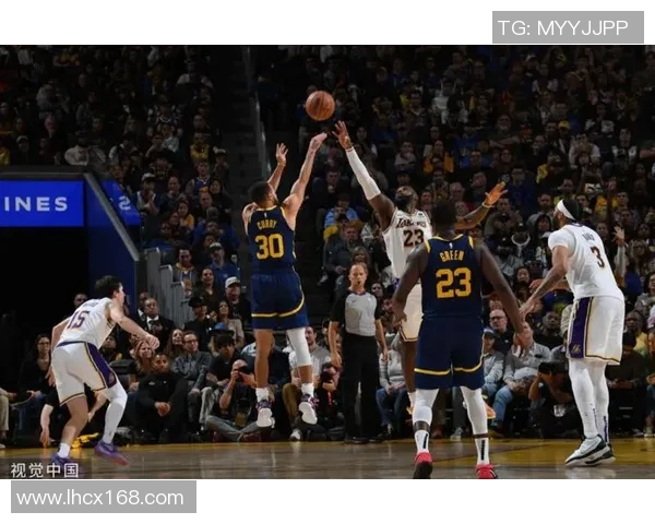 2017年法国与德国篮球对决回顾：激情四溢的赛场瞬间与精彩战术分析