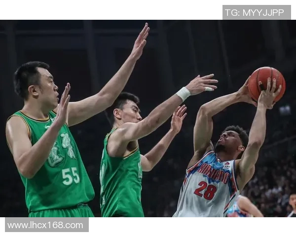 今晚辽宁本钢迎战新疆篮球队期待精彩对决和激烈竞争的巅峰对决