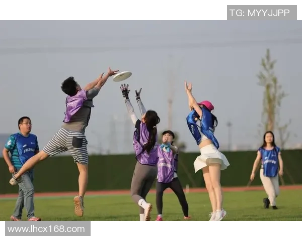 飞盘热潮下的上海飞盘队团队协作之争引发广泛讨论与思考